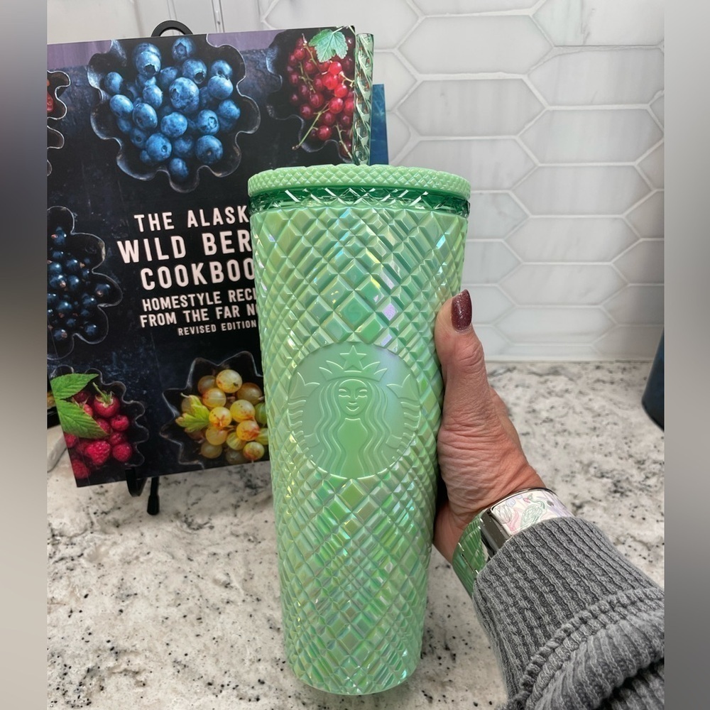 Starbucks Summer 2024 Iridescent Mint Jade Green Jewel Venti Tumbler. NWT. WOW!